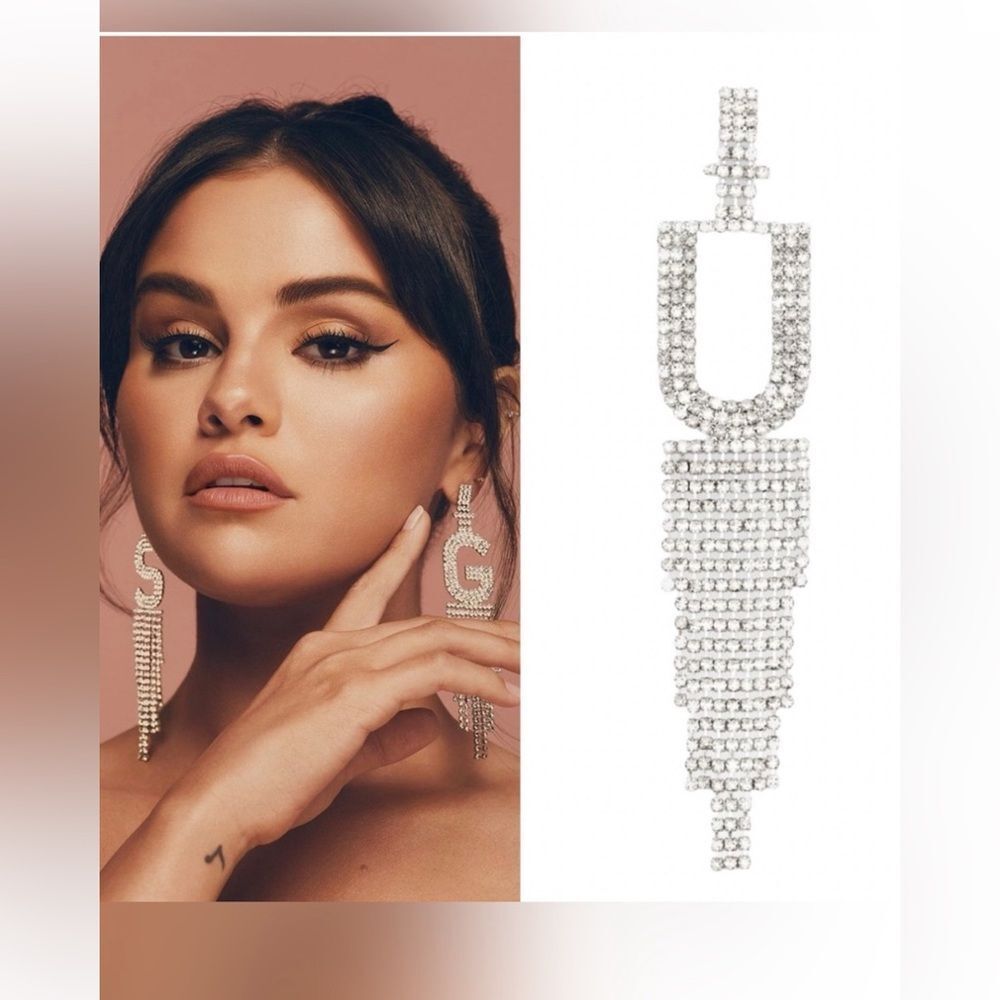 Retrofête Crystal Alphabet U Fringe Drop Earring Gold - Picture 4 of 4